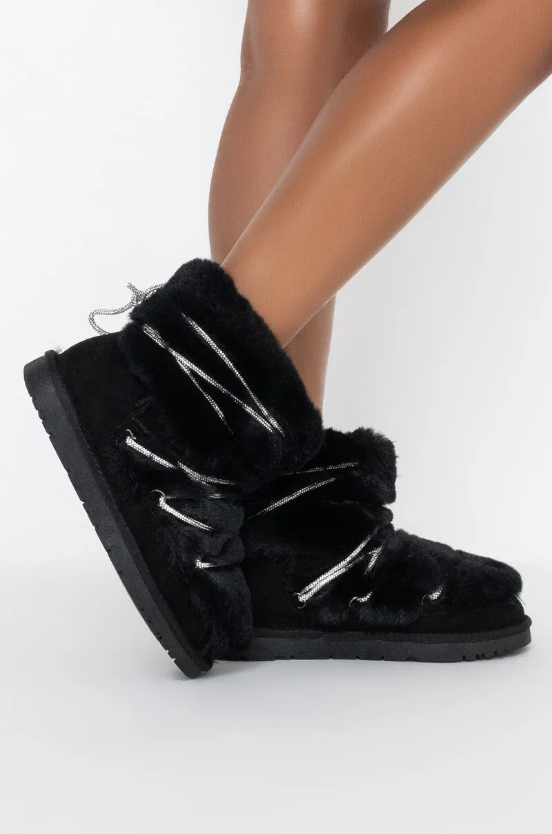AZALEA WANG COZIED UP FLAT BOOTIE IN BLACK